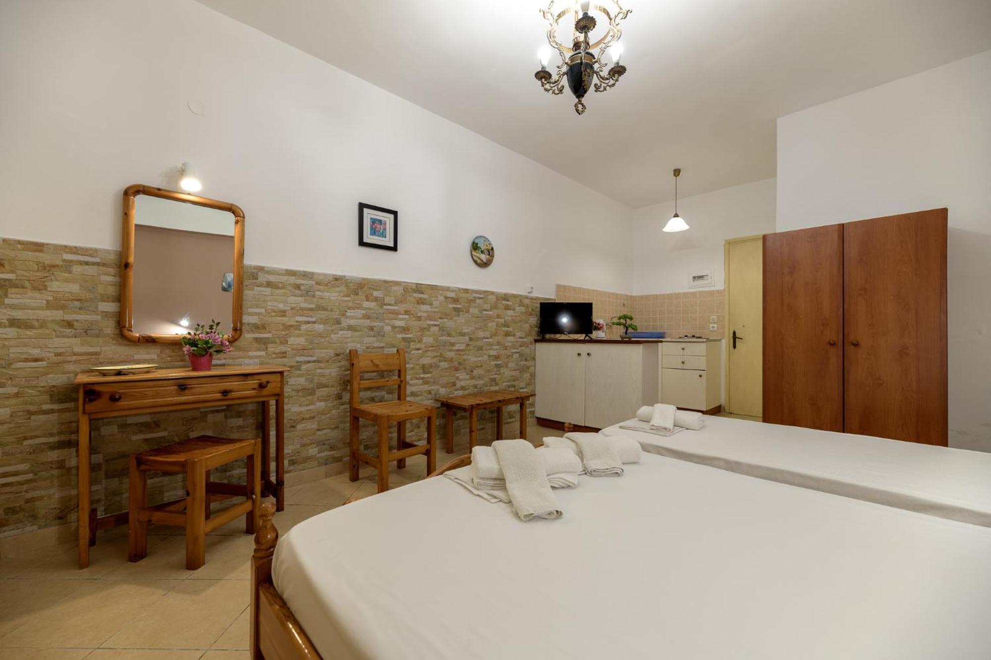 Anthi & Apartament Alykes (Zakynthos)